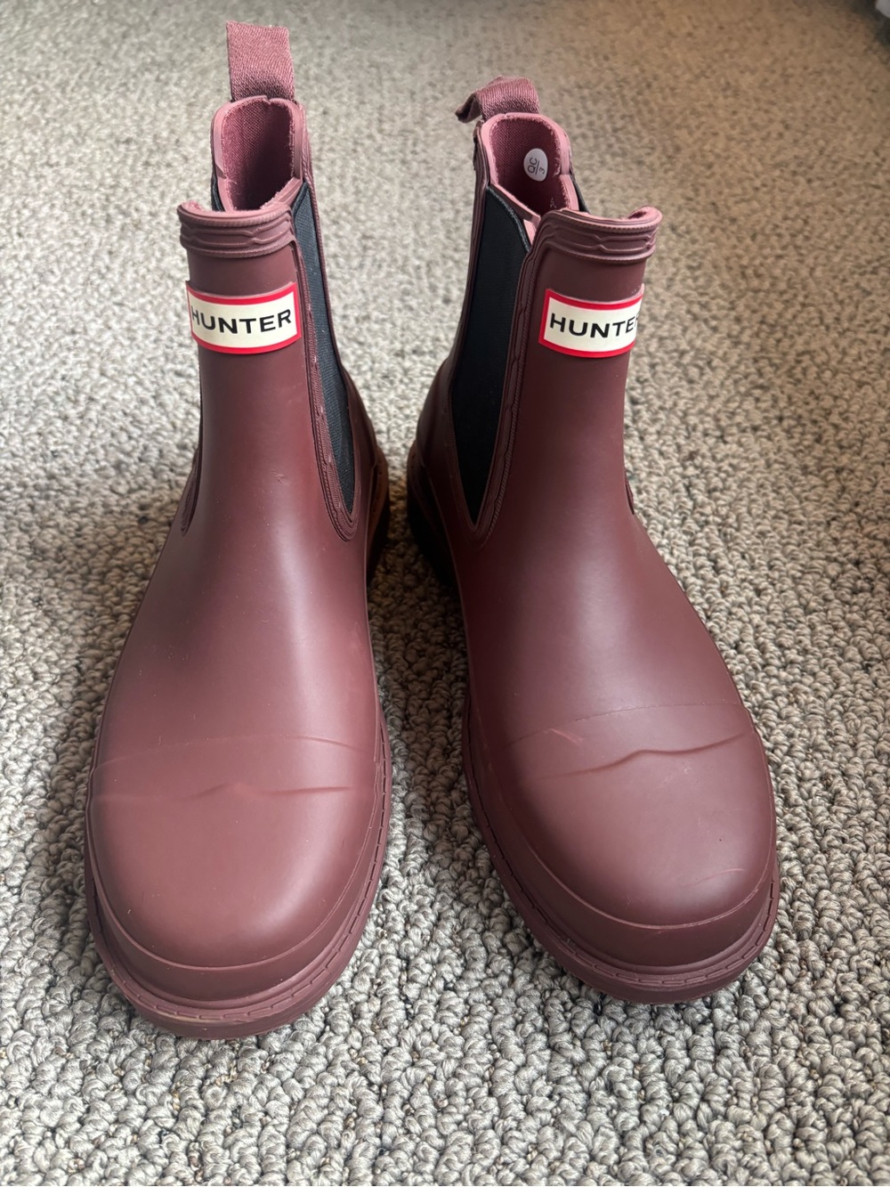 Hunter Boots in burgundy